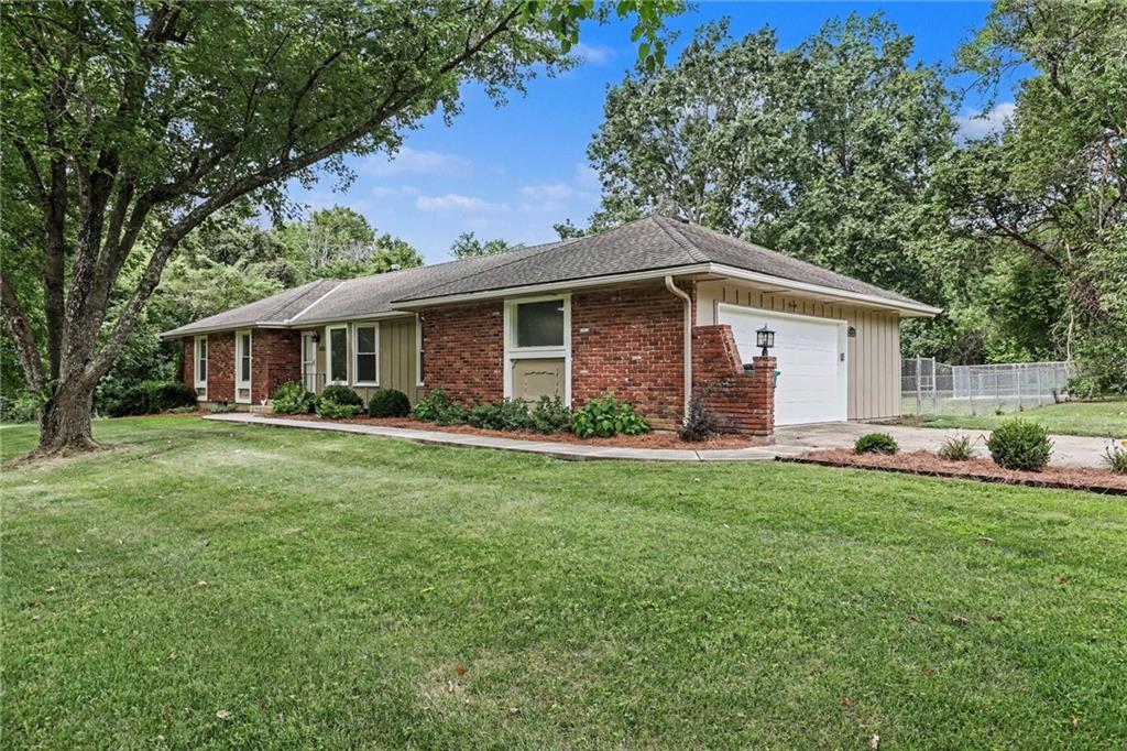 25322 Lone Pine Drive Property Photo 4