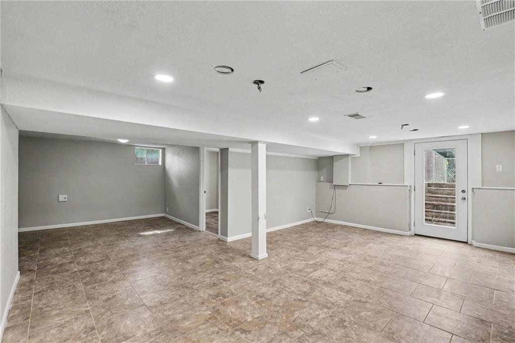 25322 Lone Pine Drive Property Photo 28