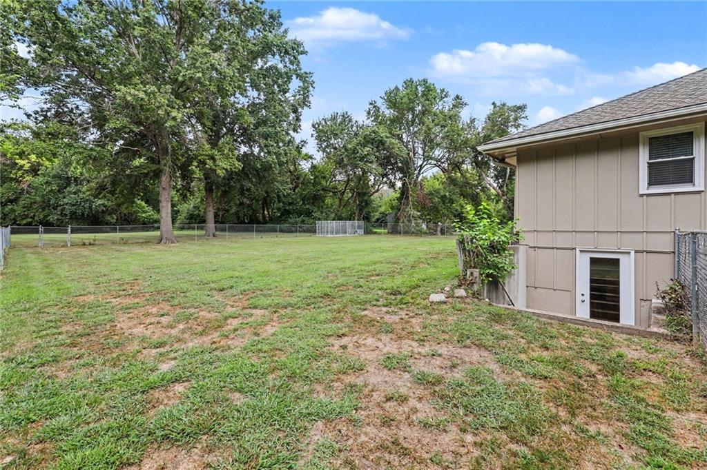 25322 Lone Pine Drive Property Photo 35