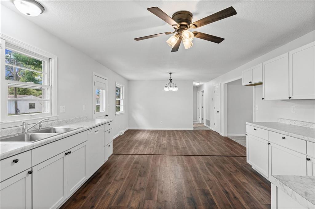 1308 N Cherry Street Property Photo 10