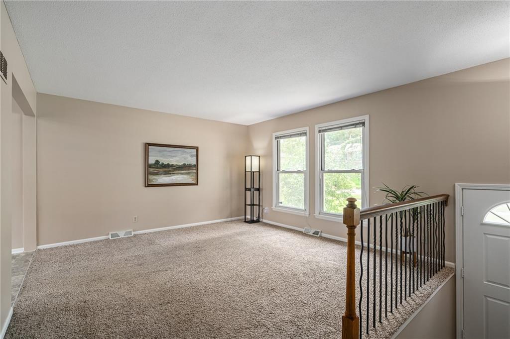 1833 N York Street Property Photo 4