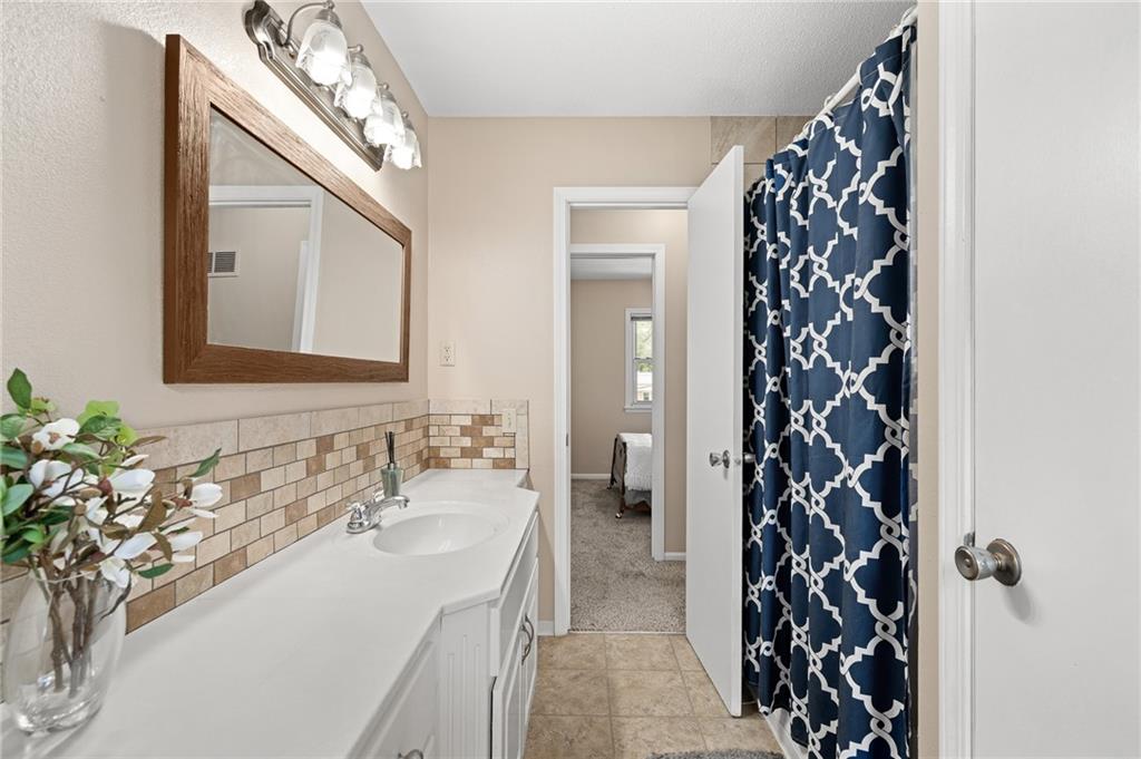 1833 N York Street Property Photo 14