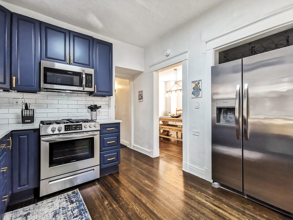 4548 Mercier Street Property Photo 6