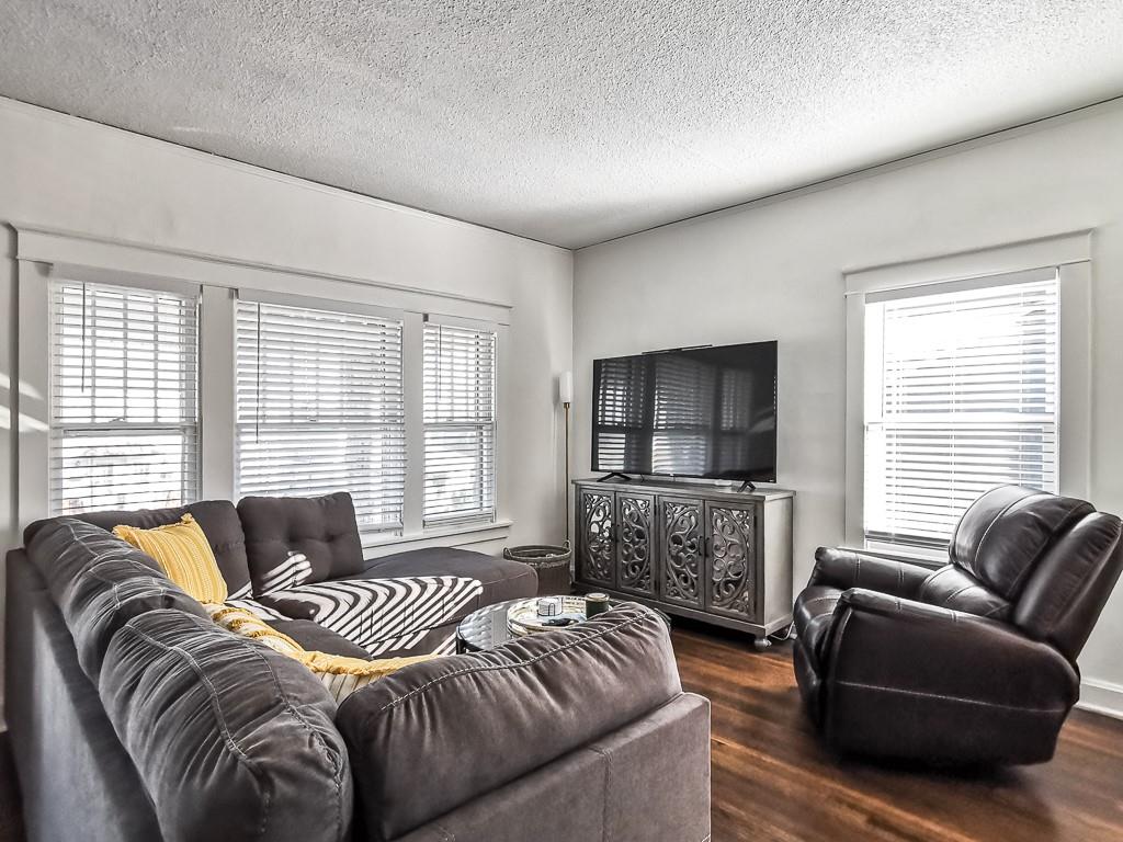 4548 Mercier Street Property Photo 15