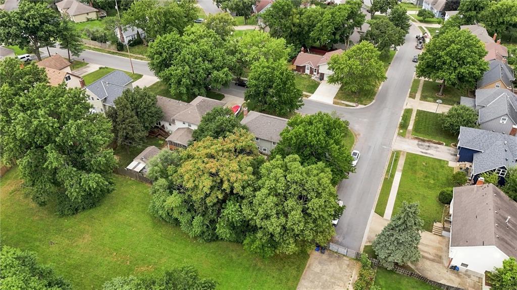 573 E 126th Terrace Property Photo 43