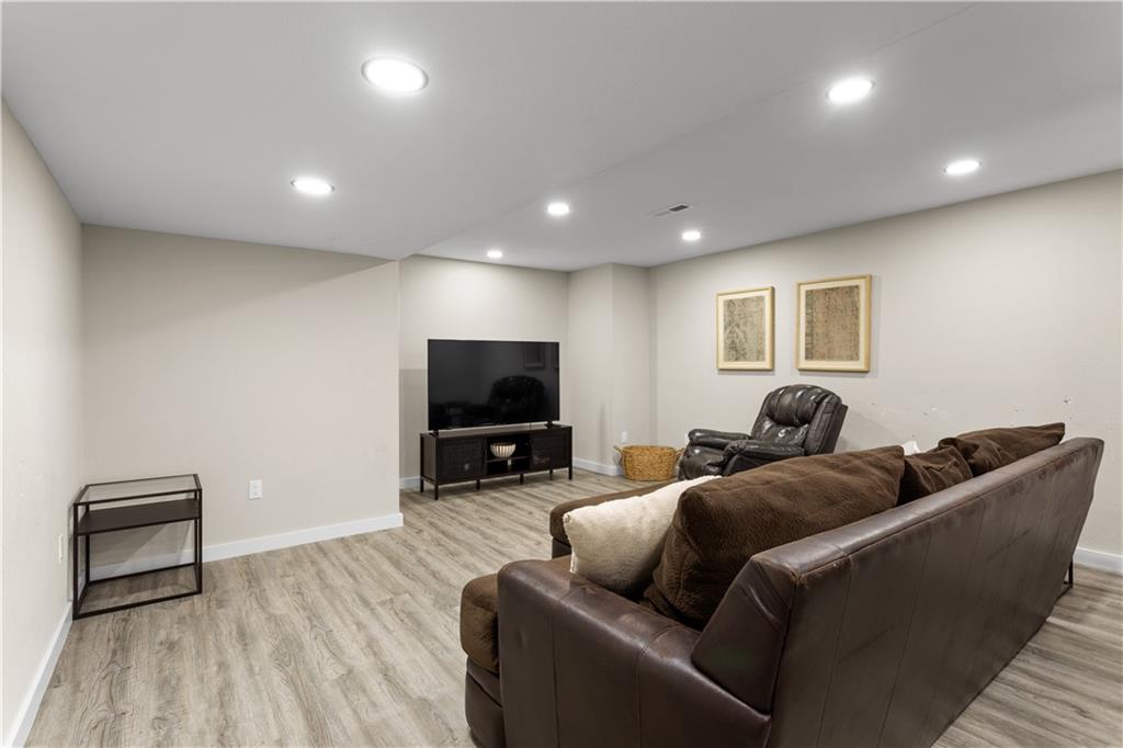 1601 Elm Street Property Photo 28