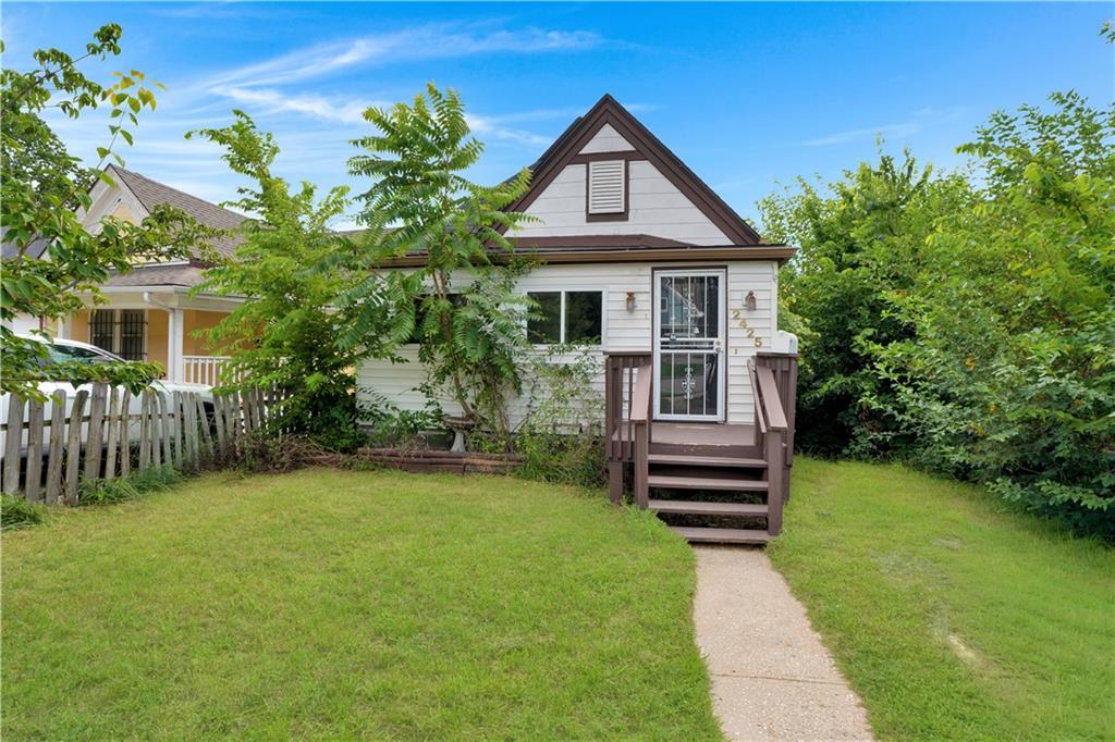 2425 Jackson Avenue Property Photo 1