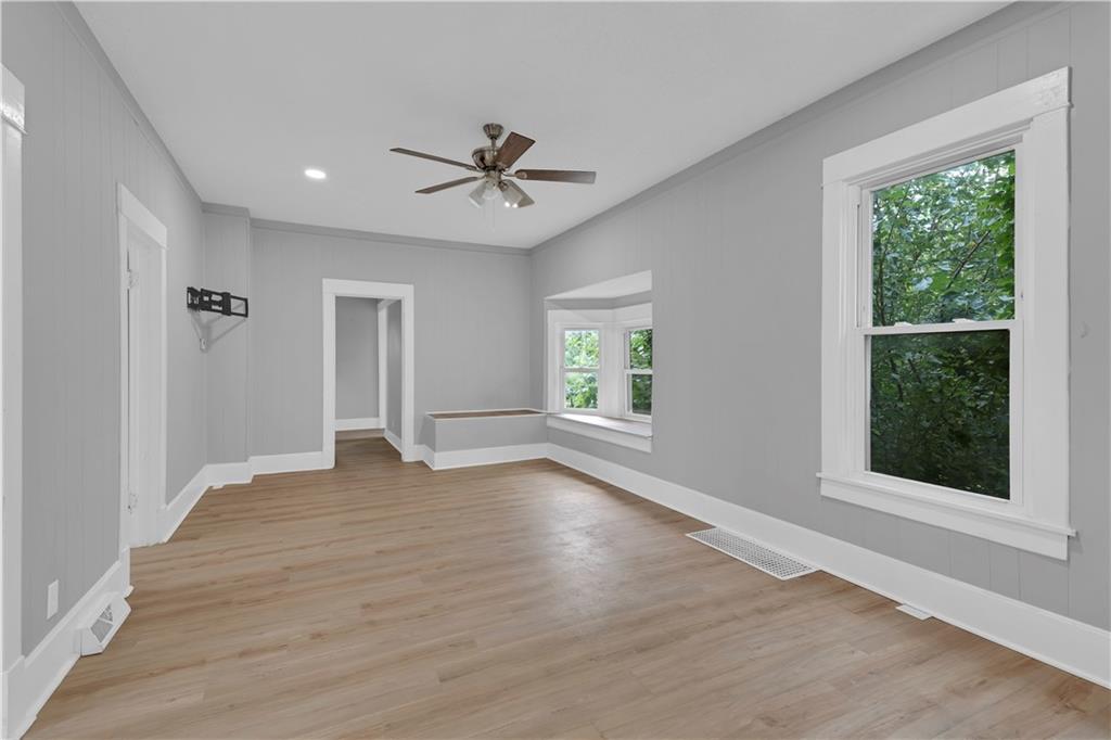 2425 Jackson Avenue Property Photo 6