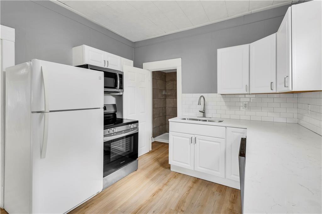 2425 Jackson Avenue Property Photo 8