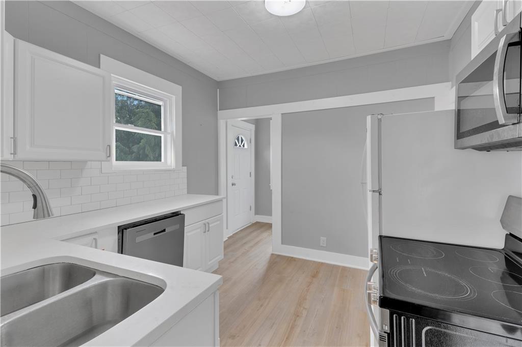 2425 Jackson Avenue Property Photo 9