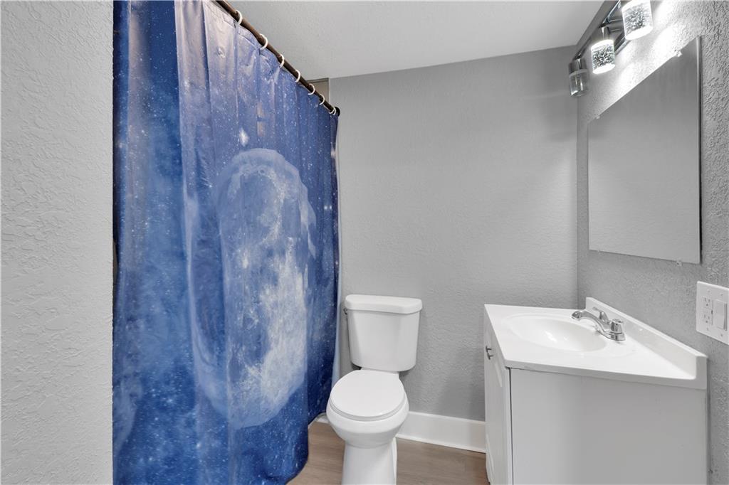 2425 Jackson Avenue Property Photo 13