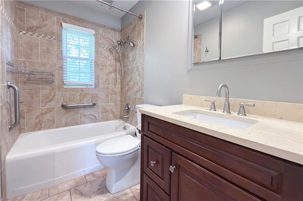 9704 Manor Road Property Photo 17