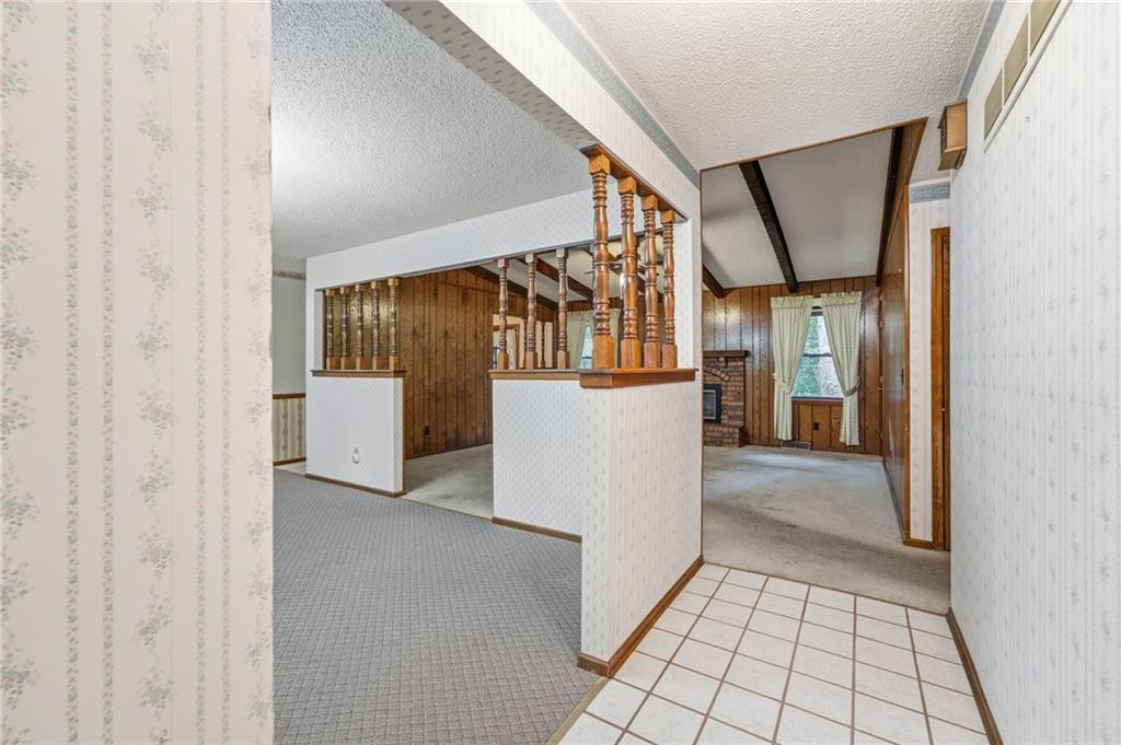 20104 Pickering Road Property Photo 6