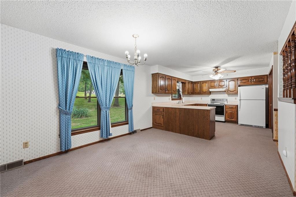 20104 Pickering Road Property Photo 7