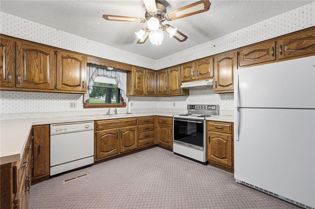 20104 Pickering Road Property Photo 10