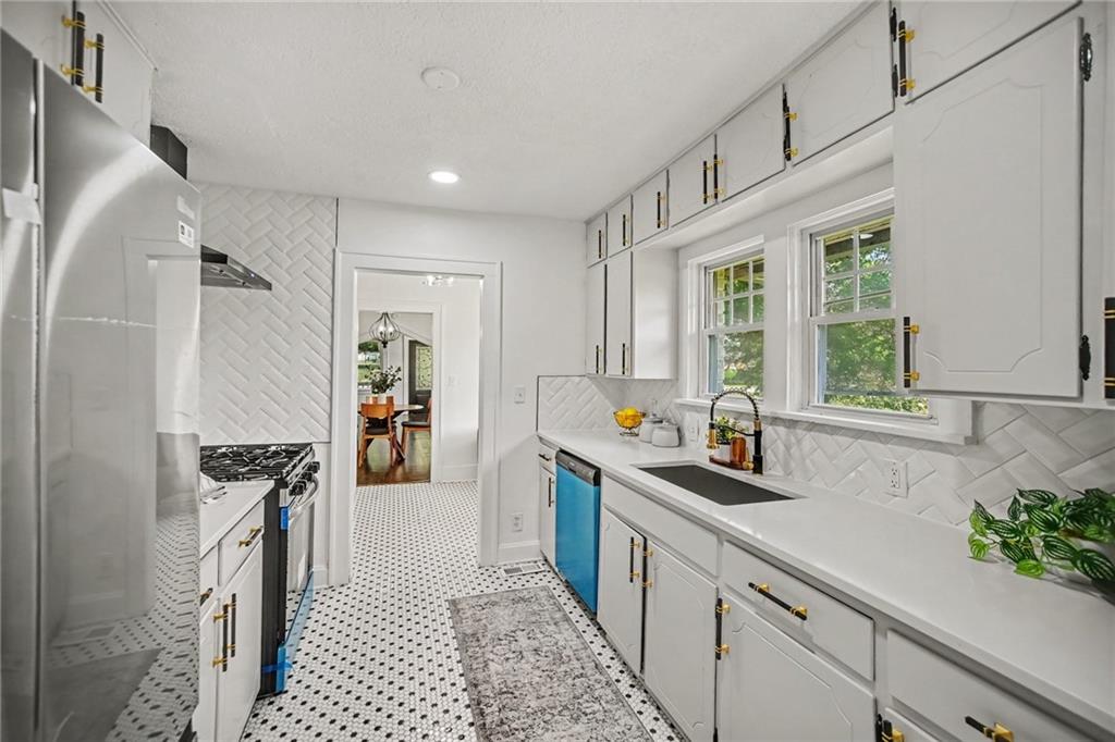 5000 Blue Ridge Boulevard Property Photo 13