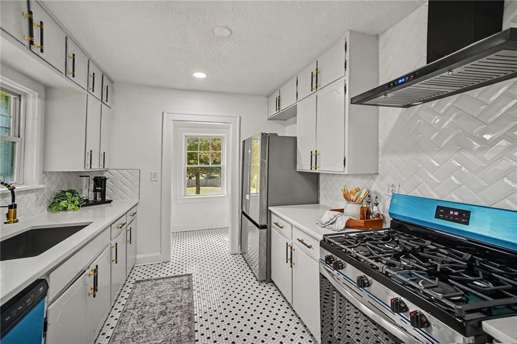 5000 Blue Ridge Boulevard Property Photo 14