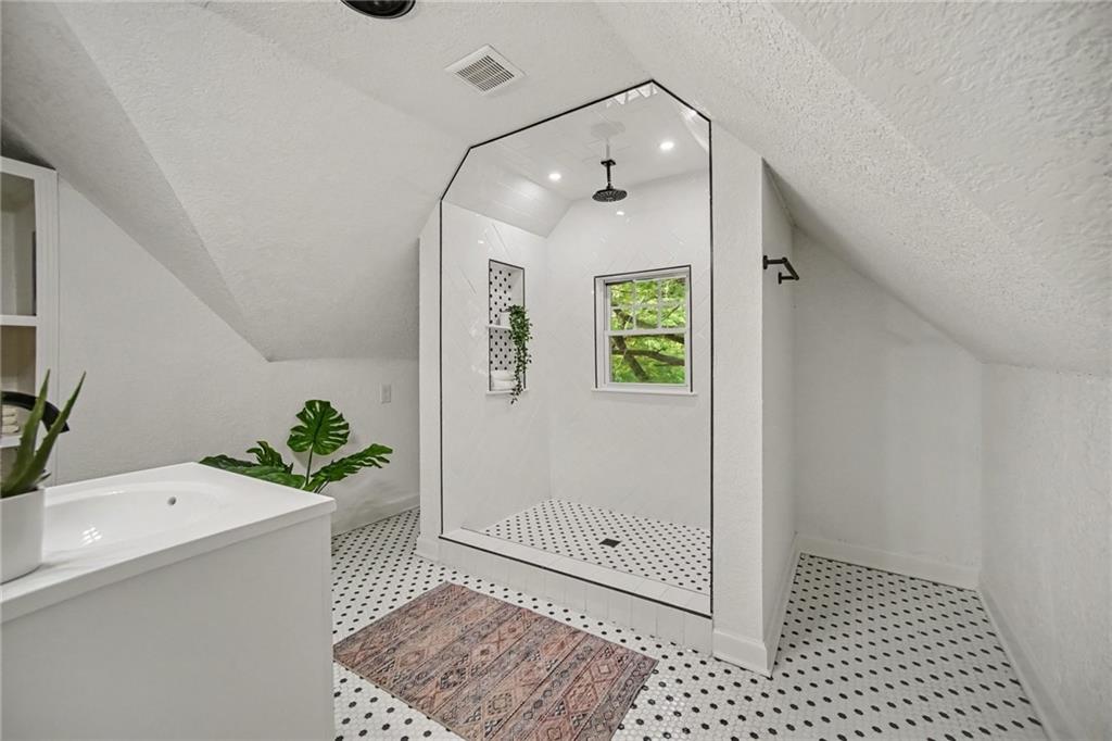 5000 Blue Ridge Boulevard Property Photo 17
