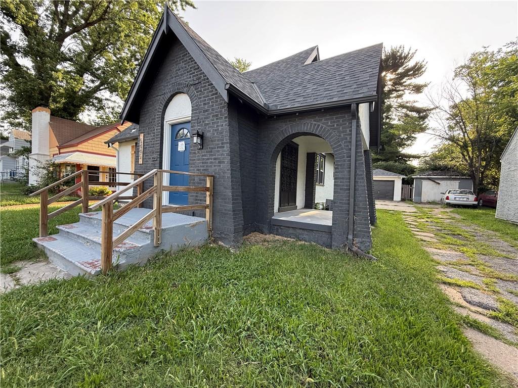6445 S Benton Avenue Property Photo 2