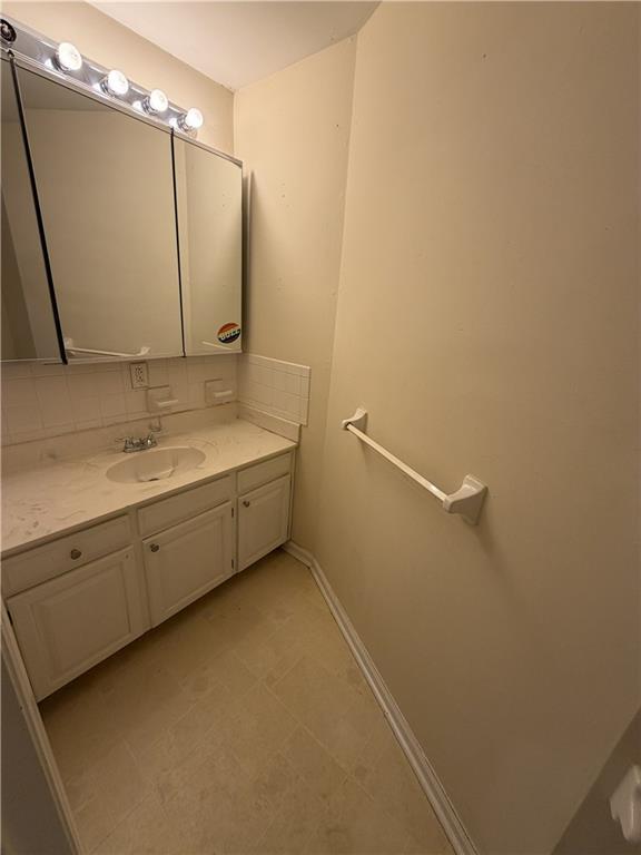 401 E 90th Terrace Property Photo 7