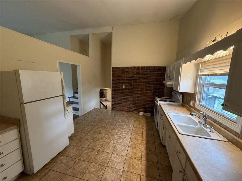 401 E 90th Terrace Property Photo 14