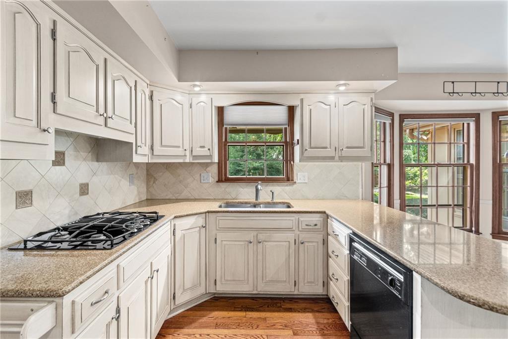 4965 Somerset Drive Property Photo 13