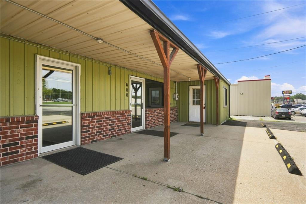 600 N Maple Street Property Photo 1
