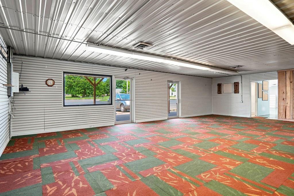 600 N Maple Street Property Photo 5