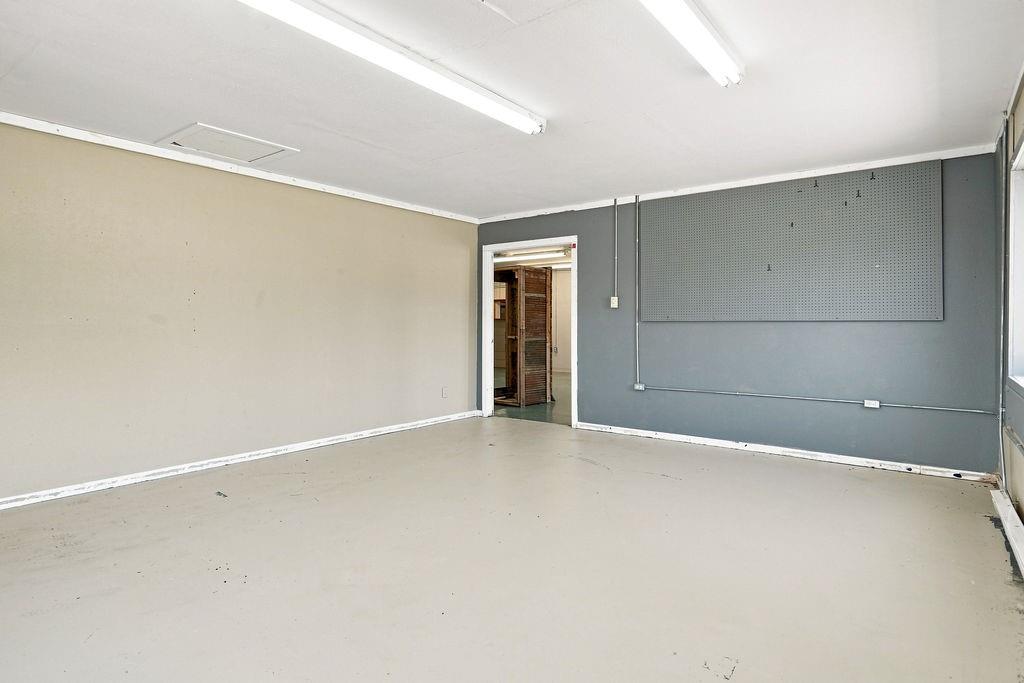 600 N Maple Street Property Photo 13