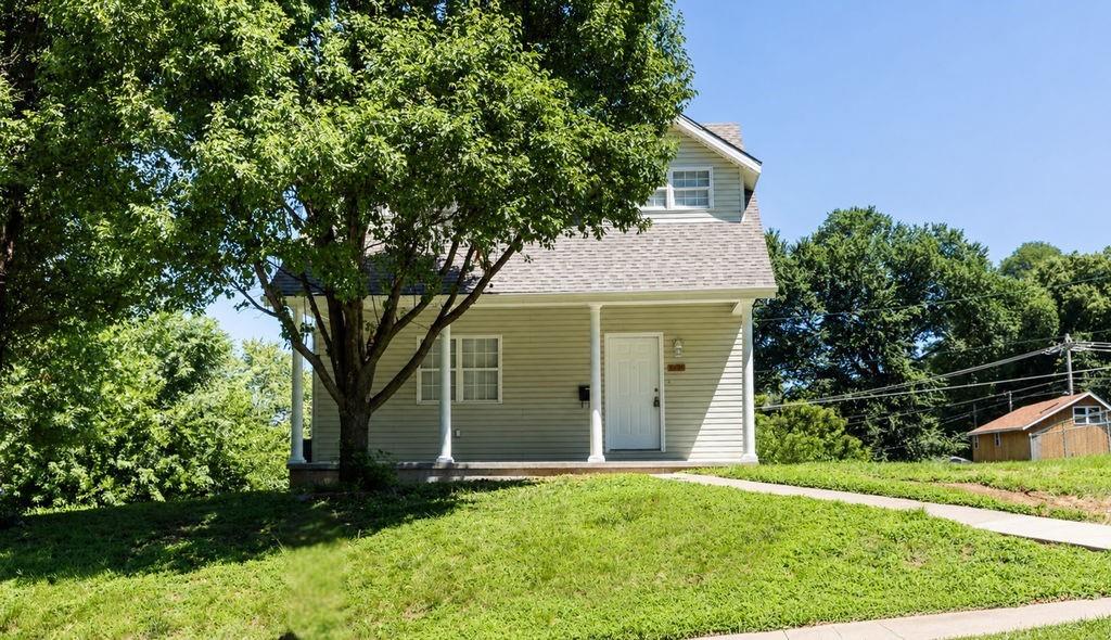 811 Powell Street Property Photo 2