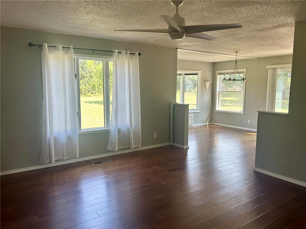 23027 Queens Road Property Photo 8
