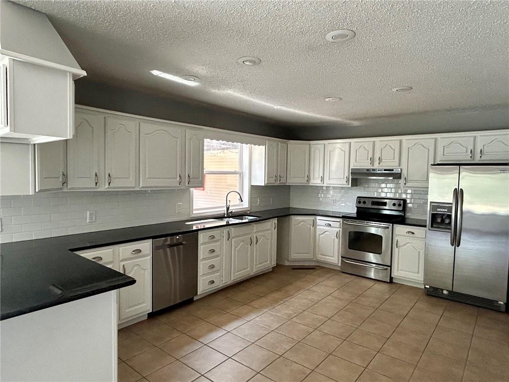 23027 Queens Road Property Photo 9