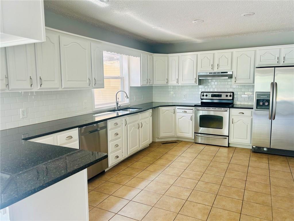 23027 Queens Road Property Photo 10