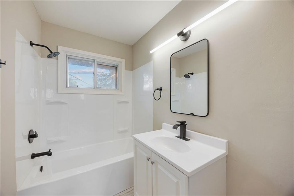 7408 E 49th Terrace Property Photo 12