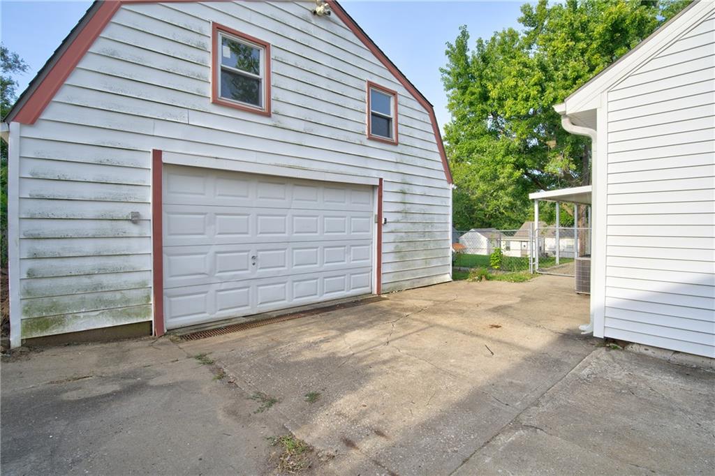 2401 Ne 58th Terrace Property Photo 10