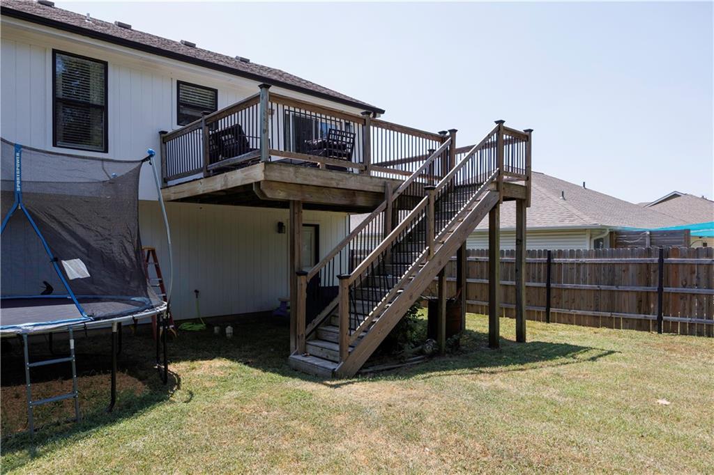 110 E John Street Property Photo 33