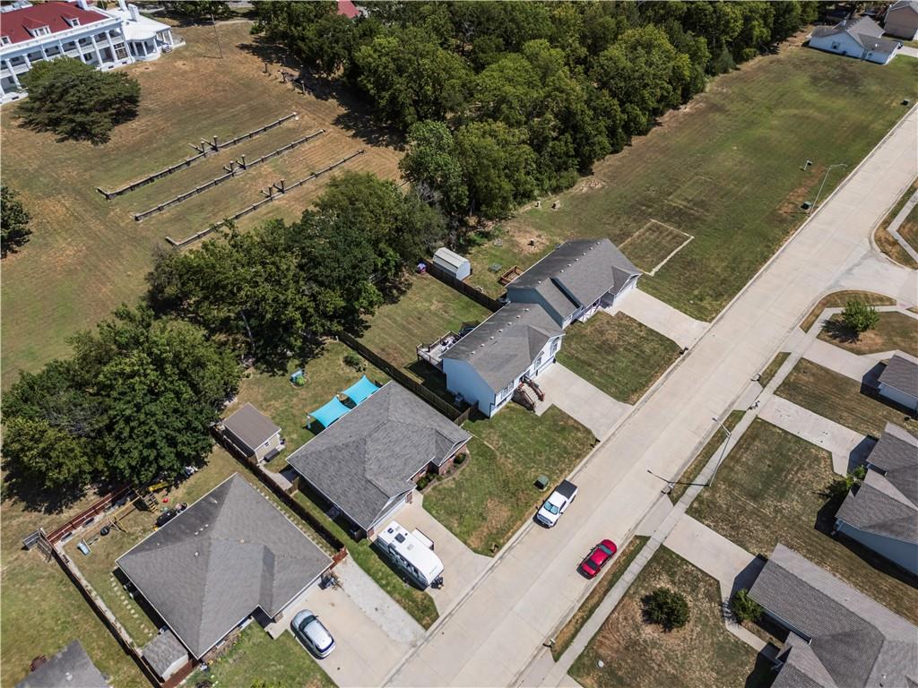 110 E John Street Property Photo 37