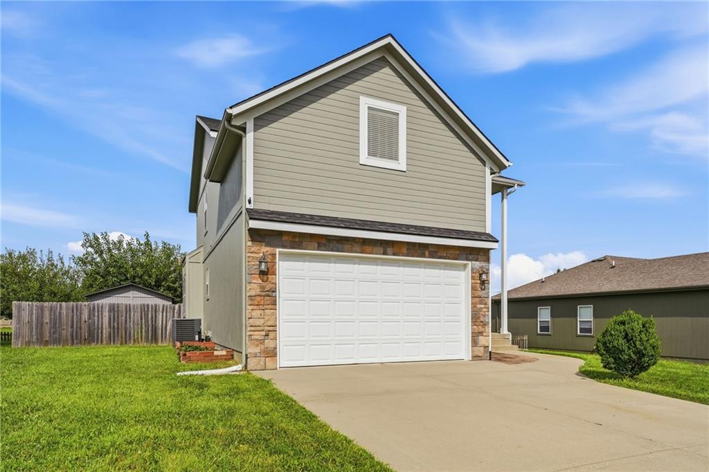 16912 Summit Drive Property Photo 3