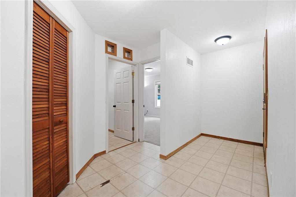 1109 E Gudgell Avenue Property Photo 7