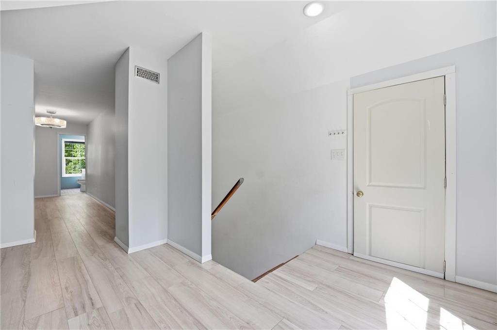 1109 E Gudgell Avenue Property Photo 31