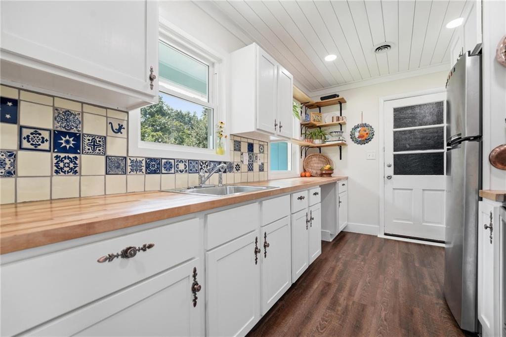 2528 Moundview Drive Property Photo 3