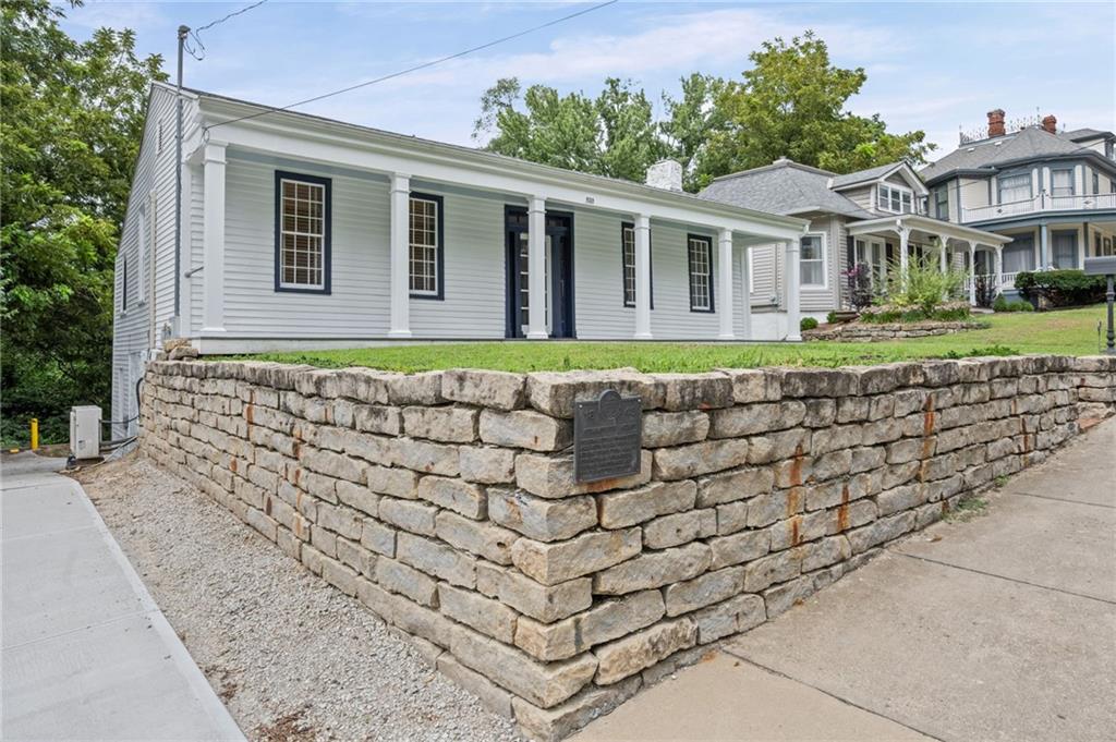 633 Main Street Property Photo 3