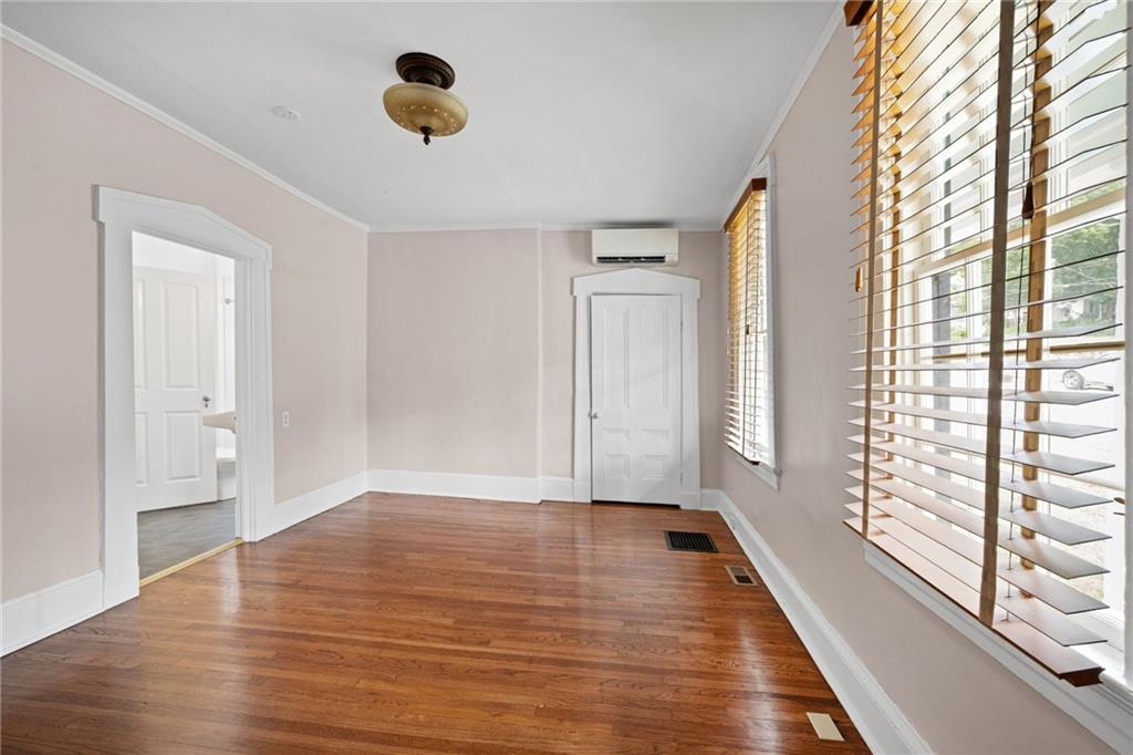 633 Main Street Property Photo 10