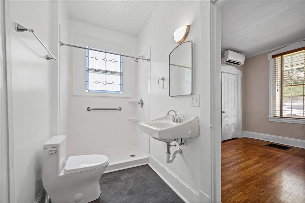 633 Main Street Property Photo 12