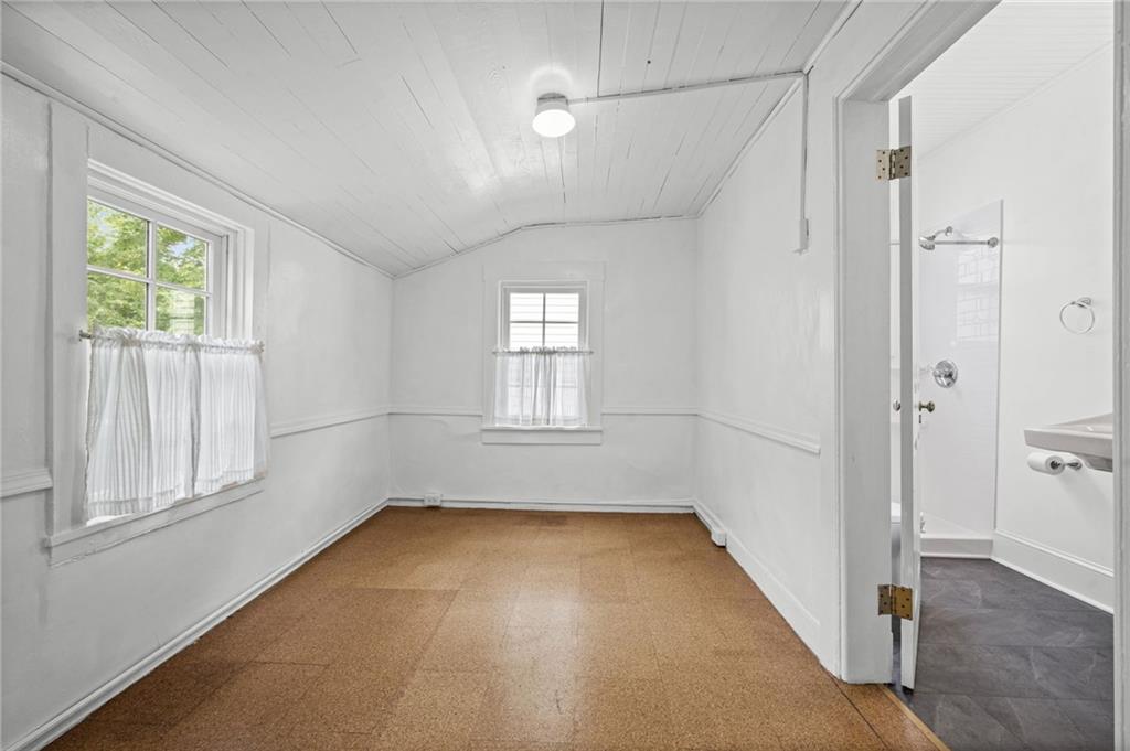 633 Main Street Property Photo 13