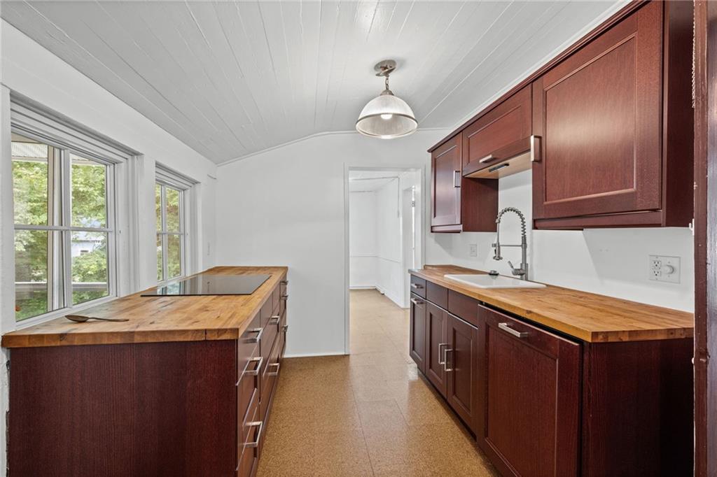 633 Main Street Property Photo 16