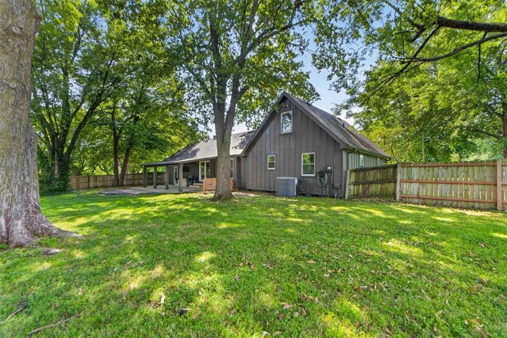 315 S Peculiar Drive Property Photo 45