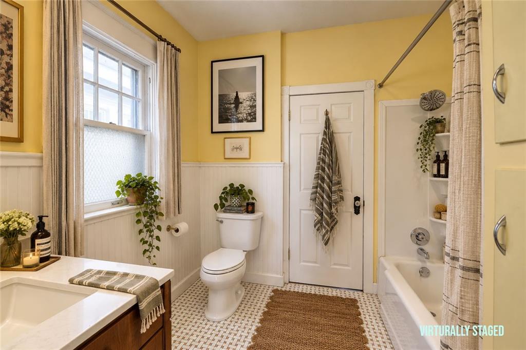 829 W 40 Street Property Photo 8