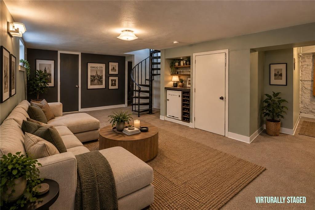 829 W 40 Street Property Photo 10