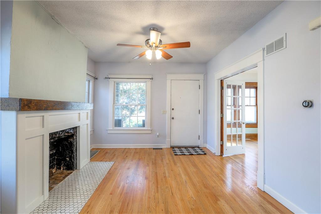 829 W 40 Street Property Photo 15